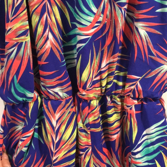 Tropical floral romper, size Large. - Picture 3 of 4